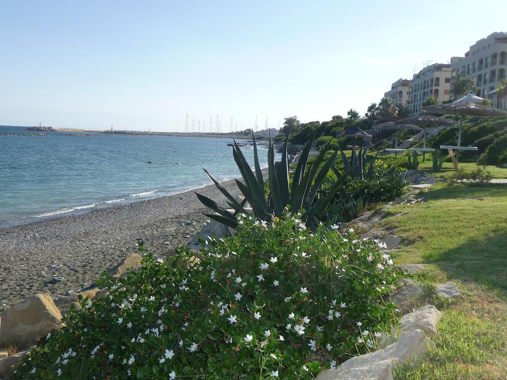 Zygi Beachfront Villa Bagian luar foto
