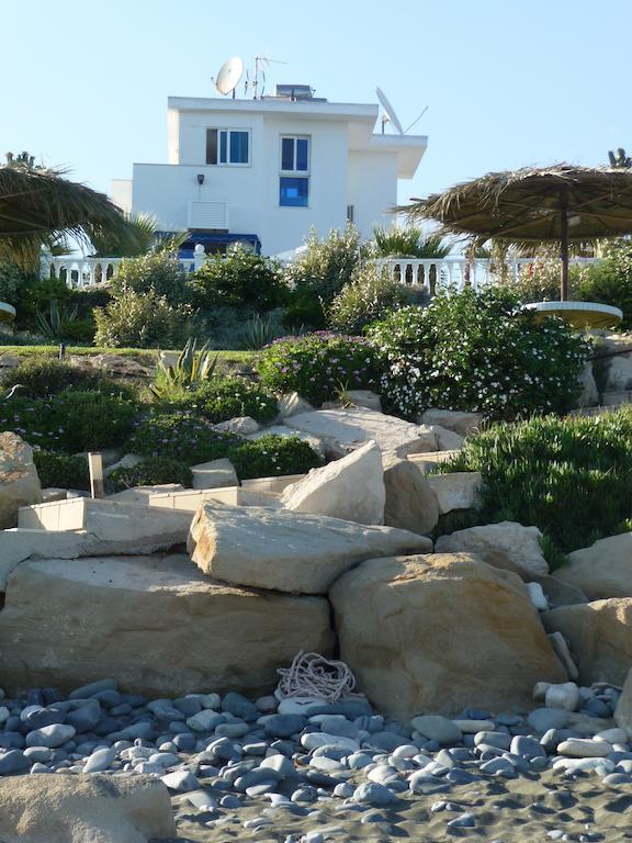 Zygi Beachfront Villa Bagian luar foto