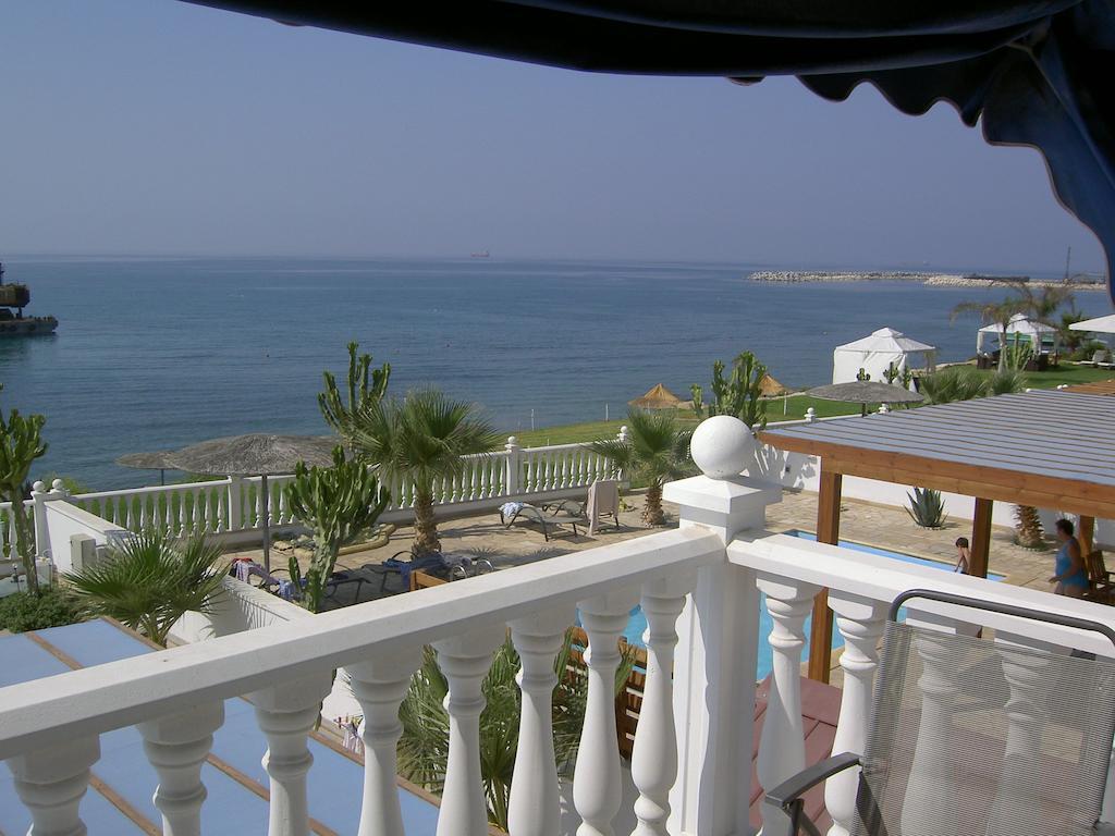 Zygi Beachfront Villa Bagian luar foto