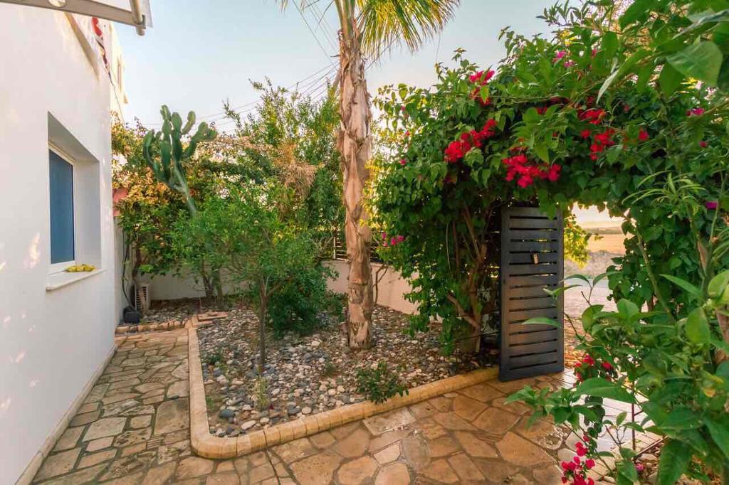 Zygi Beachfront Villa Bagian luar foto