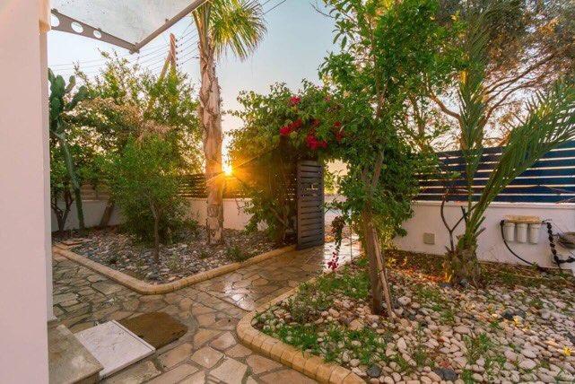 Zygi Beachfront Villa Bagian luar foto