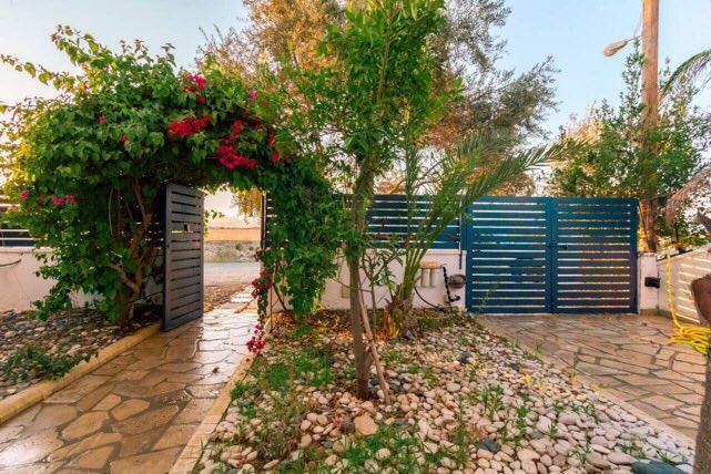 Zygi Beachfront Villa Bagian luar foto