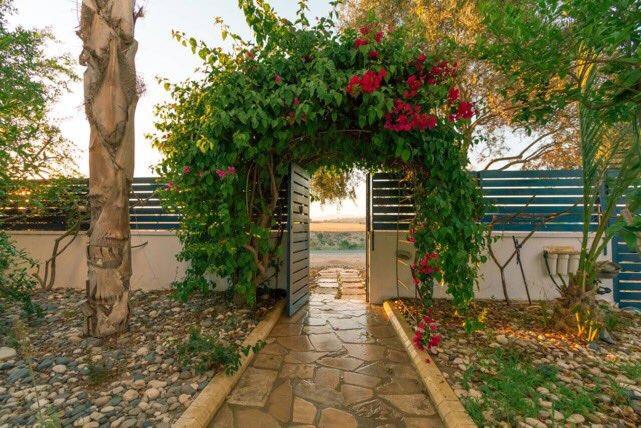 Zygi Beachfront Villa Bagian luar foto